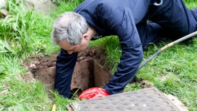 عامل تسليك مجاري